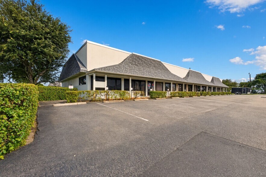 More Photos Of 1334 S Killian Dr, Lake Park Warehouse For Sale