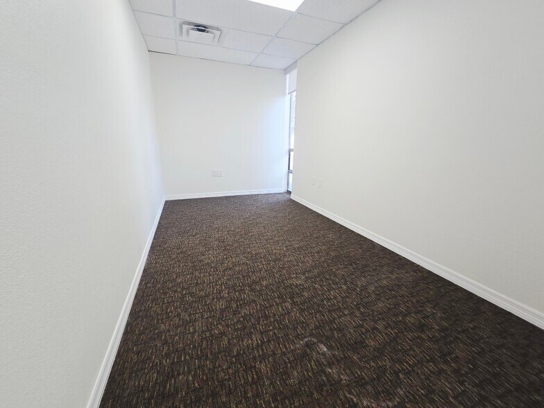 More Photos Of 7201-7205 Aloma Ave, Winter Park Office For Lease
