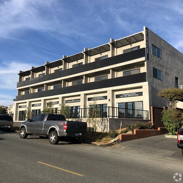 More Photos Of 2121 Newcastle Ave, Cardiff By The Sea Apartments For Lease