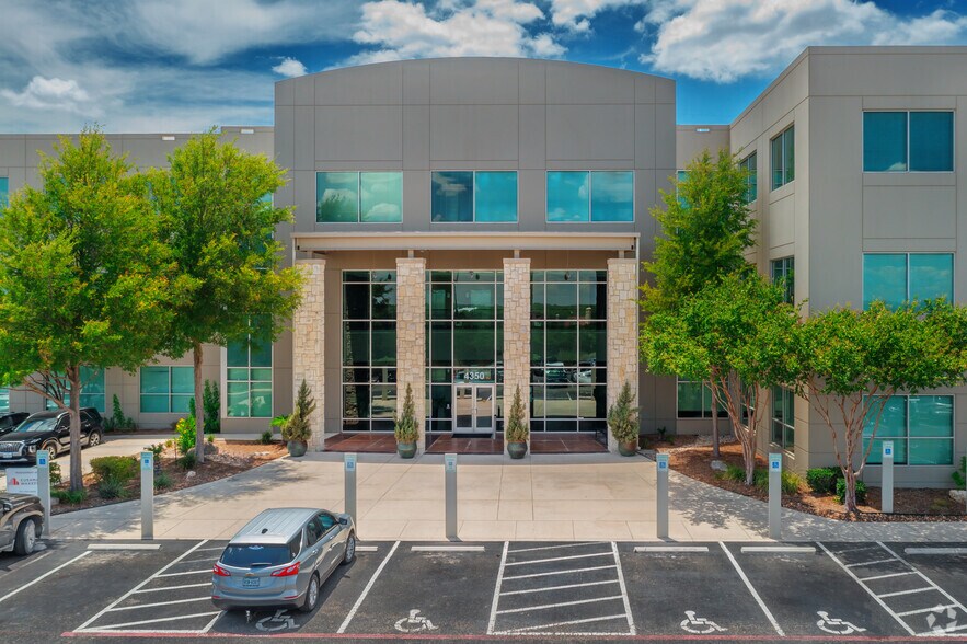 More Photos Of 4350 Lockhill Selma Rd, Shavano Park Office For Lease