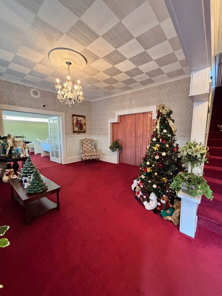 More Photos Of 945 E Broadway St, Fort Meade Specialty For Sale