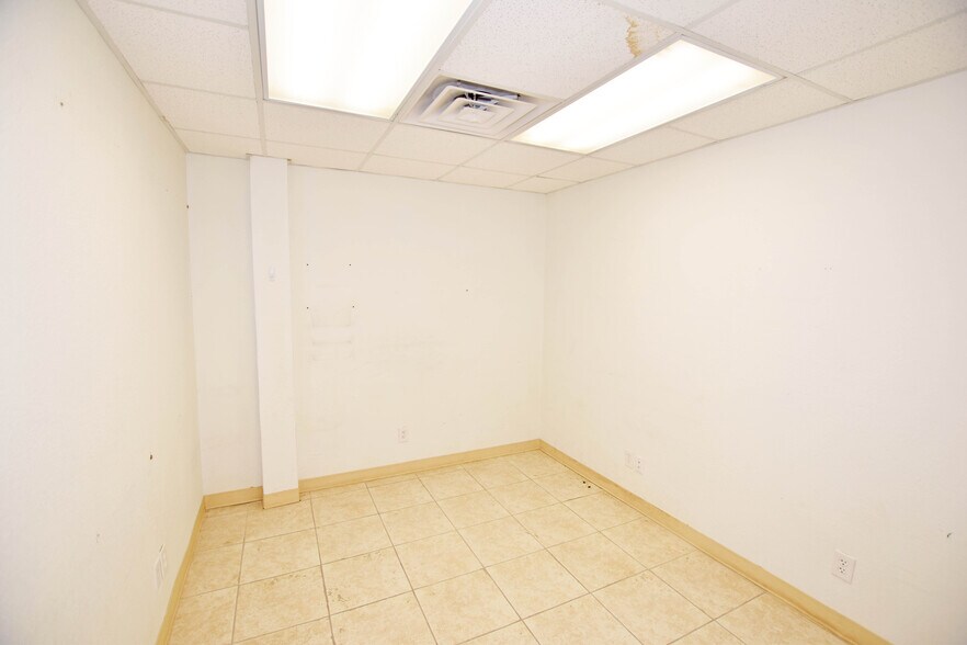 More Photos Of 305 E 57th St, Odessa Warehouse For Sale