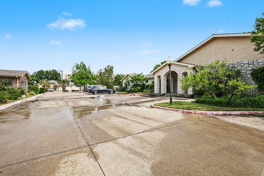 More Photos Of 2451-2461 Robinson Rd, Grand Prairie Medical For Sale