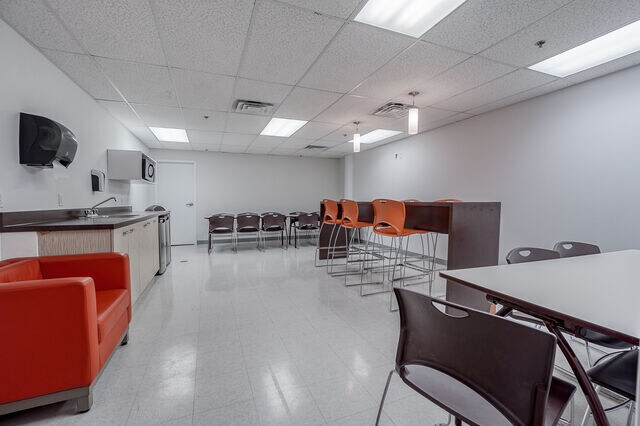 More Photos Of 1425 Rte Transcanadienne, Dorval Office For Lease