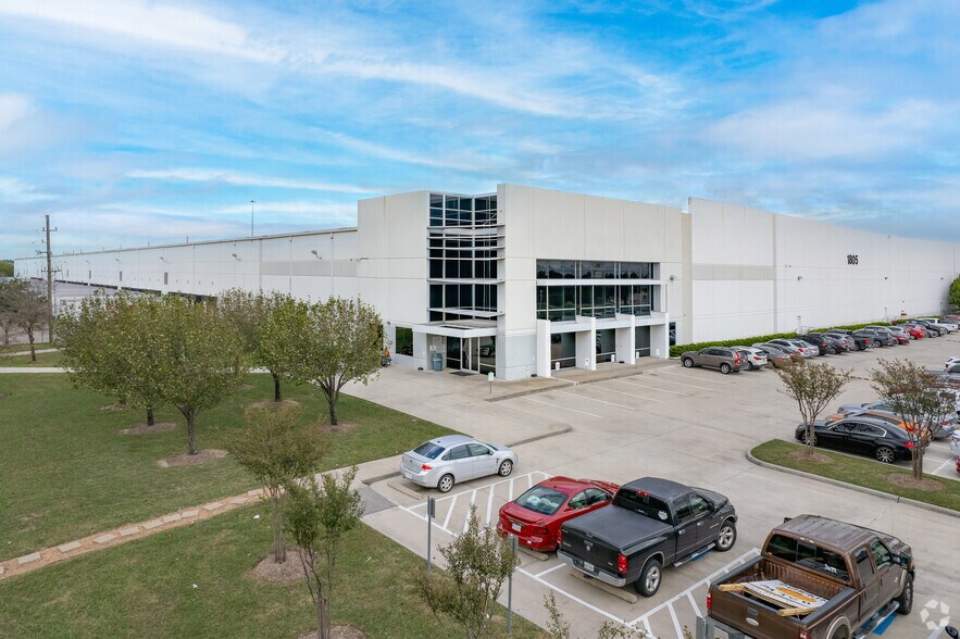 More Photos Of 1805 Greens Rd, Houston Distribution For Lease
