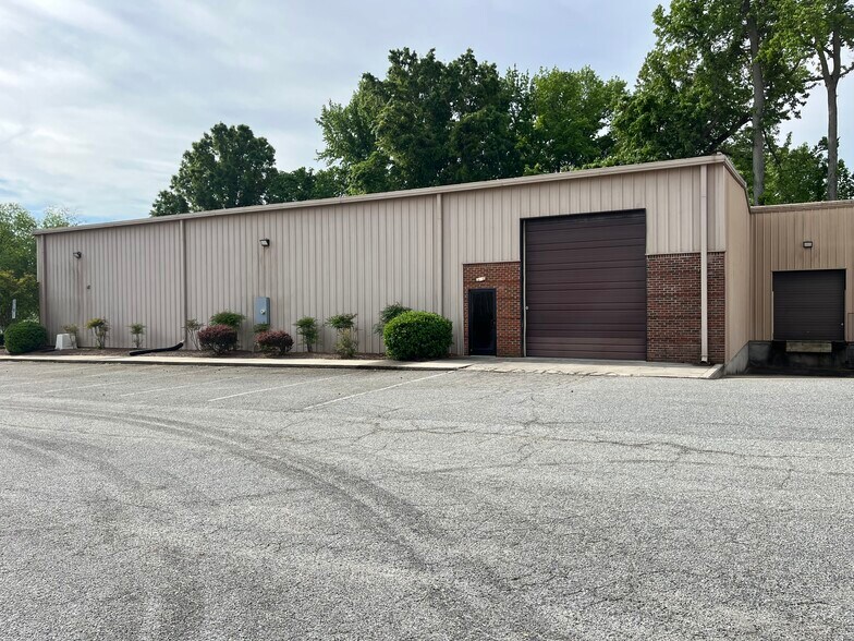 More Photos Of 522 Teague St, Greensboro Warehouse For Lease