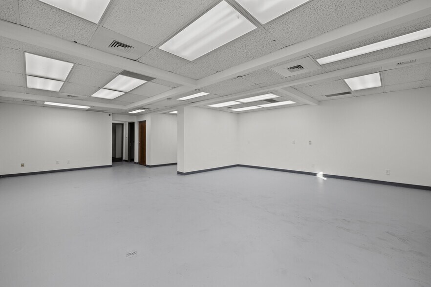 More Photos Of 1150 Milwaukee St, Kirkwood Medical For Sale