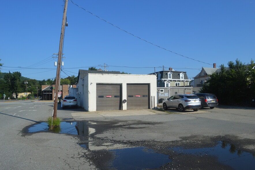 More Photos Of 5 Maple Ave, Oakland Warehouse For Lease