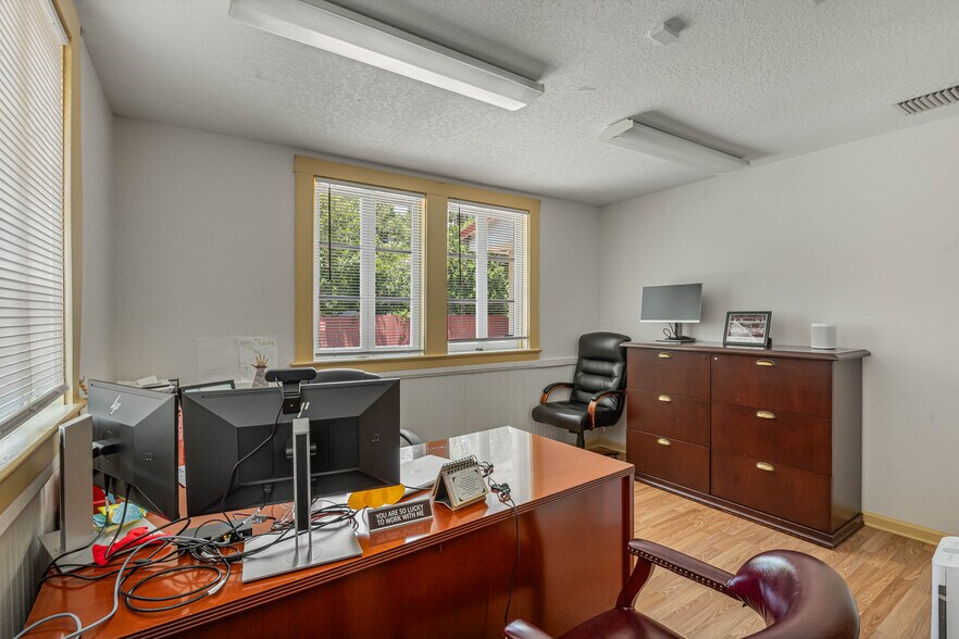 More Photos Of 1007 Emmett St, Kissimmee Medical For Sale