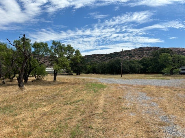 More Photos Of 42851 E County Road 1470, Lone Wolf Land For Sale