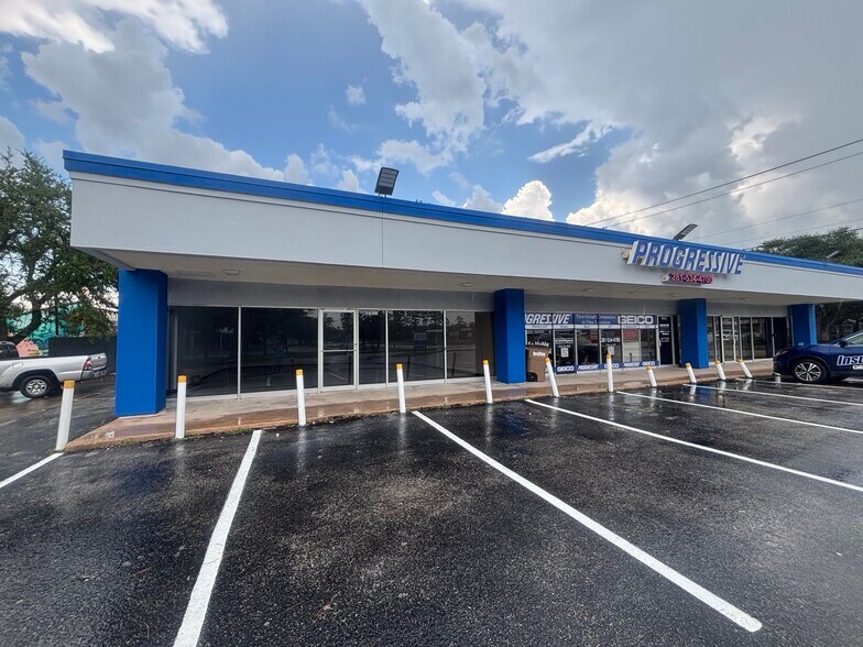 More Photos Of 2301-2309 Main St, Dickinson Unknown For Lease