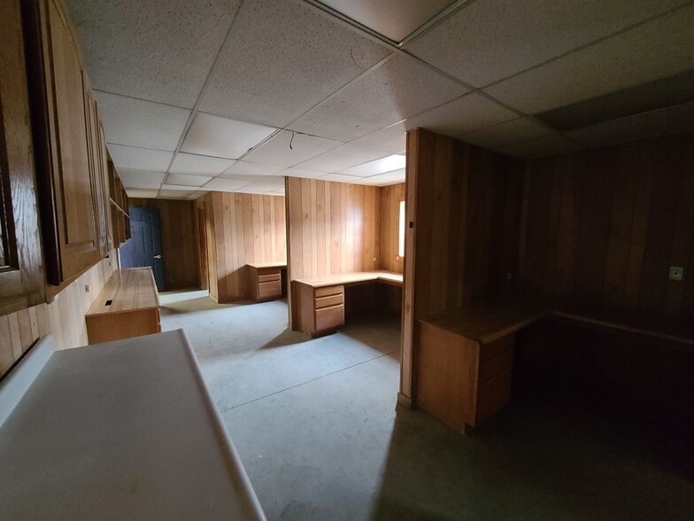 More Photos Of 2774 W State St, New Castle Warehouse For Sale