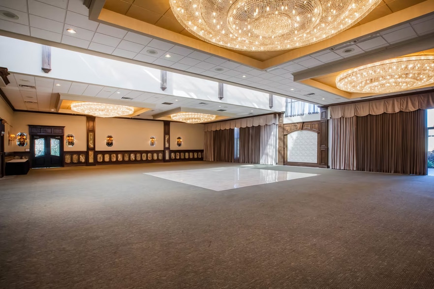 More Photos Of 1919 Star Batt Dr, Rochester Hills Hotel For Sale