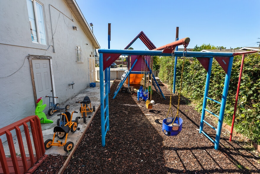 More Photos Of 671 9th St, Richmond Specialty For Sale