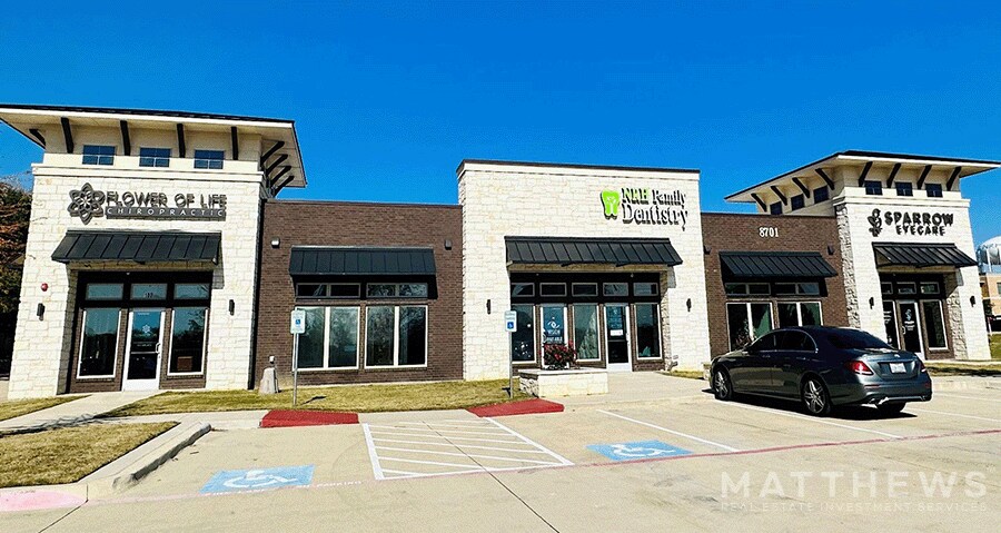 More Photos Of 8701 N Tarrant Pky, North Richland Hills Storefront Retail Office For Lease