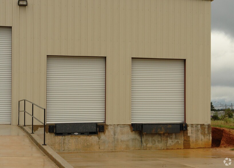 More Photos Of 307 Walker Cir, Richland Warehouse For Lease