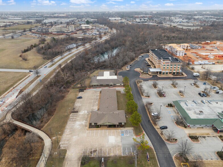 More Photos Of 2003 SE Walton Blvd, Bentonville Unknown For Lease