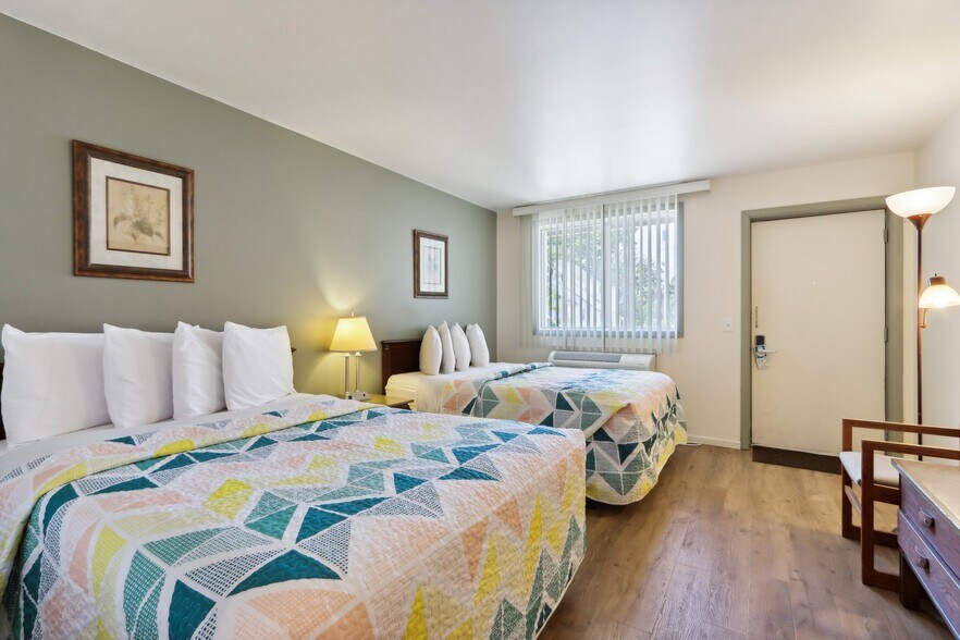 More Photos Of 910 River Rd, Wisconsin Dells Hotel For Sale