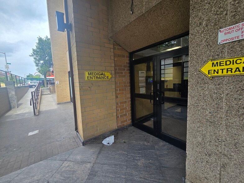 More Photos Of 92-29 Queens Blvd, Rego Park Apartments For Lease
