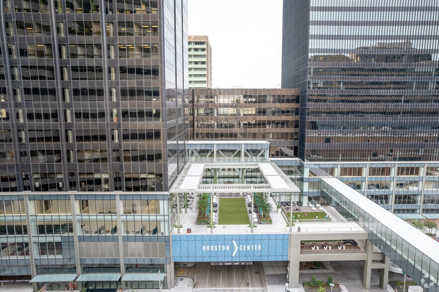 More Photos Of 909 Fannin St, Houston Office For Lease