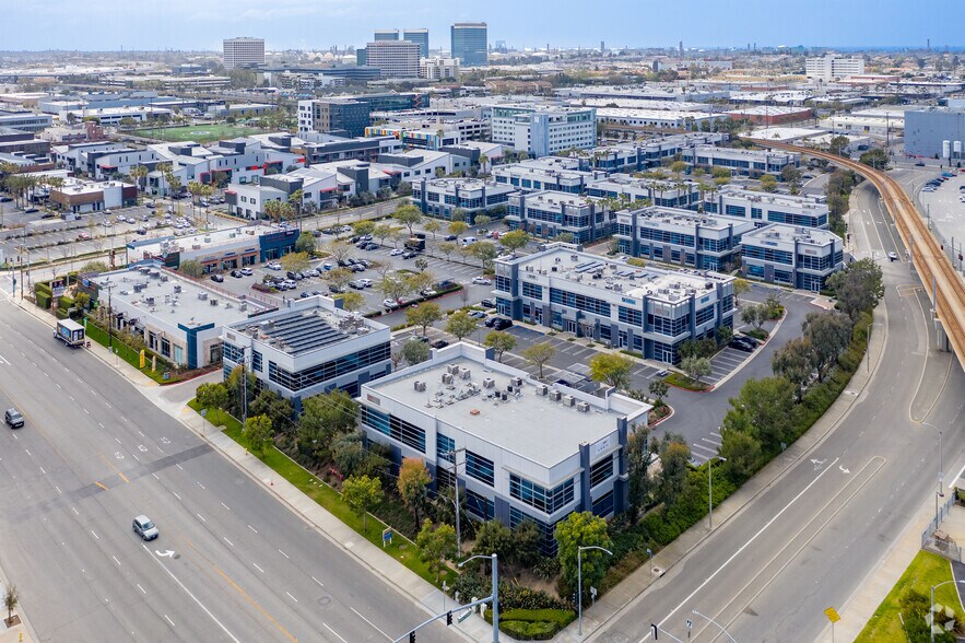 More Photos Of 880 Parkview Dr N, El Segundo Office For Sale