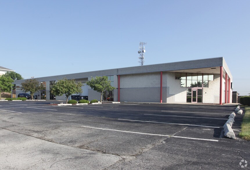 More Photos Of 15416-15420 S 70th Ct, Orland Park Warehouse For Lease