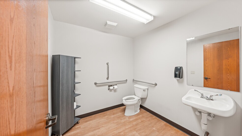 More Photos Of 1212 Horton St, La Crosse Office For Lease