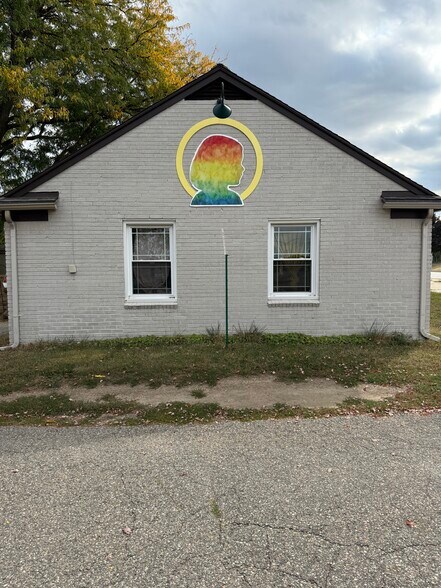 More Photos Of 3236 Rochester Rd, Troy Freestanding For Lease