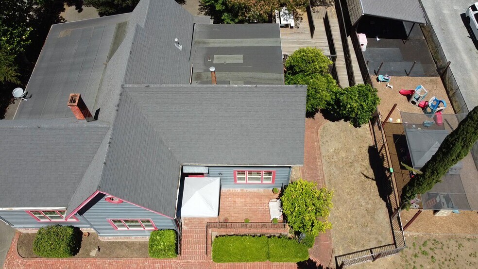 Primary Photo Of 530 N Cloverdale Blvd, Cloverdale Specialty For Sale