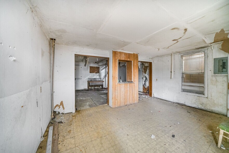 More Photos Of 1039 Dixie Hwy, Louisville Flex For Sale