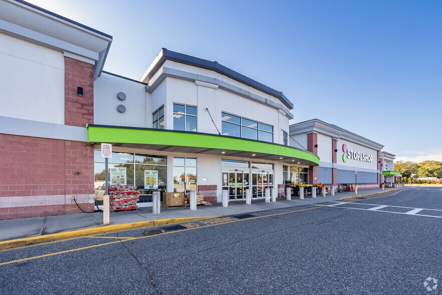 More Photos Of 1615 Old Country Rd, Riverhead Freestanding For Lease