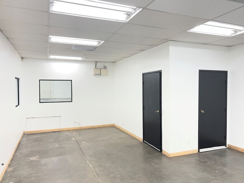 More Photos Of 4800-4820 District Blvd, Vernon Warehouse For Lease