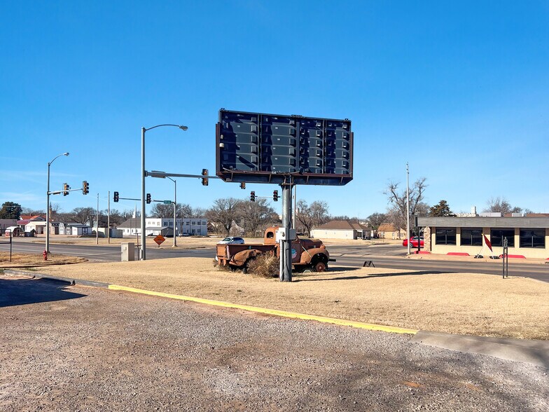 More Photos Of 319 Oklahoma Blvd, Alva Restaurant For Sale