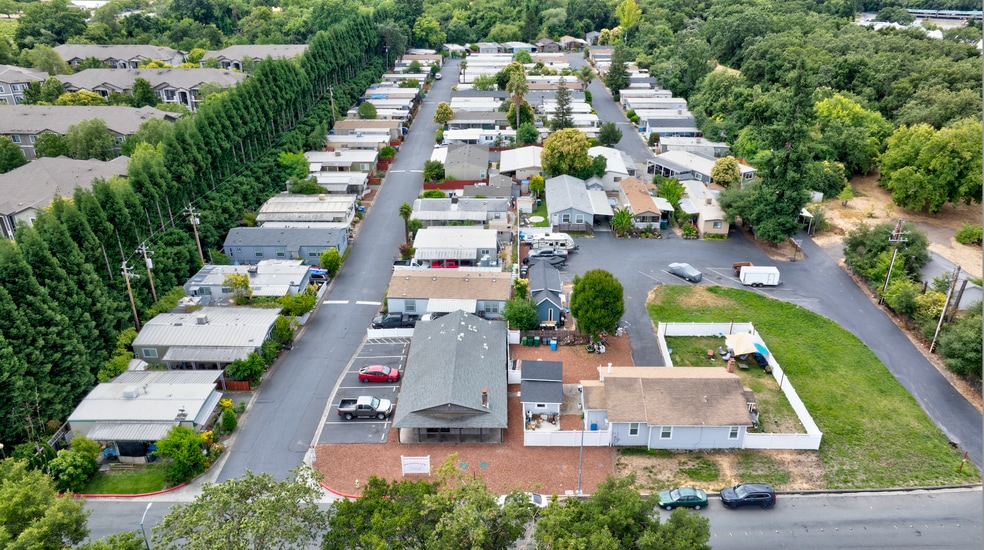 More Photos Of 5250 Whispering Creek Dr, Santa Rosa Manufactured Housing Mobile Home Park For Sale