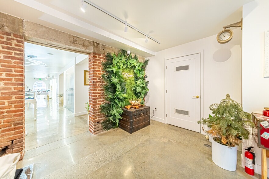 More Photos Of 330 N Western Ave, Los Angeles Storefront Retail Office For Lease