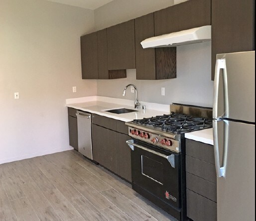 More Photos Of 3260 19th St, San Francisco Showroom For Lease