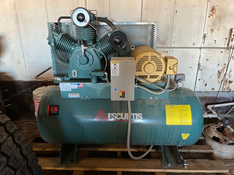 More Photos Of 1202 Cherokee St, Lindsay Auto Repair For Sale