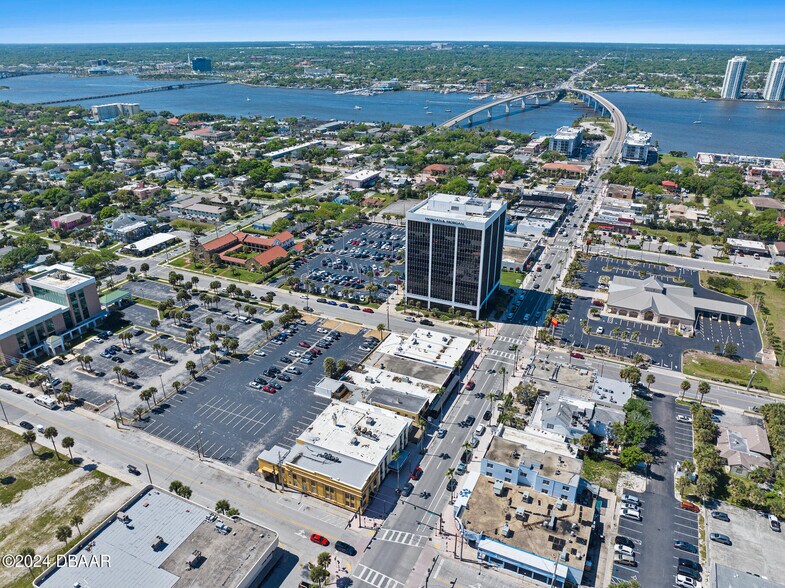 More Photos Of 546 Seabreeze Blvd, Daytona Beach Bar For Lease