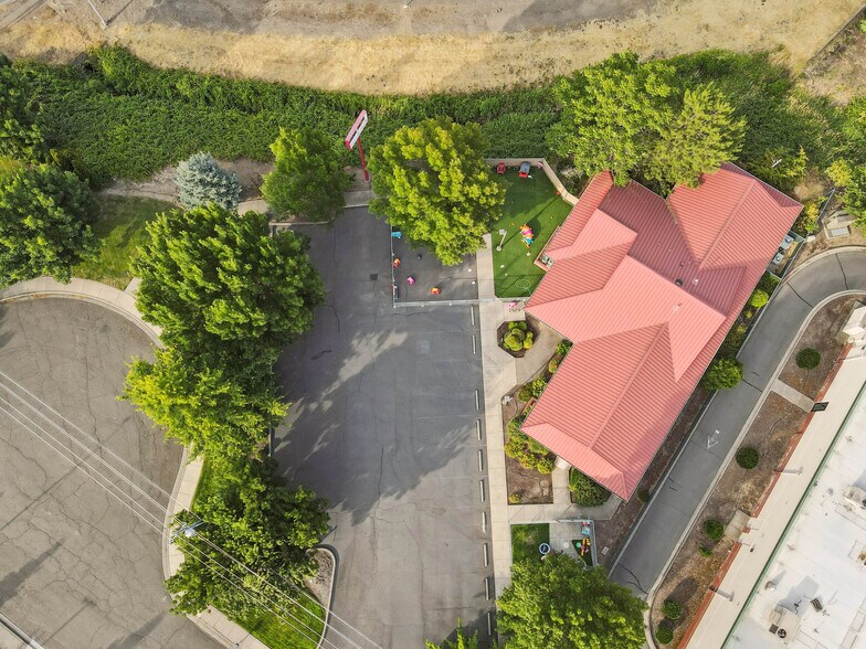 More Photos Of 81 Freeman Ct, Central Point Office For Sale