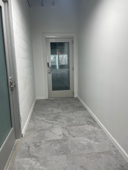 More Photos Of 1721 Crooks Rd, Troy Storefront For Lease