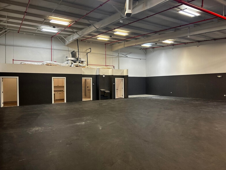 More Photos Of 12124 S Pipeline Rd, Euless Industrial For Lease