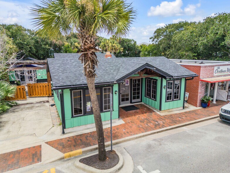 More Photos Of 304 Flagler Ave, New Smyrna Beach Storefront For Sale