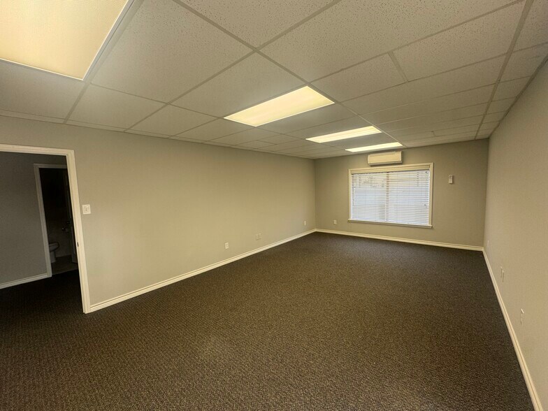 More Photos Of 3421 W Davis St, Conroe Medical For Lease
