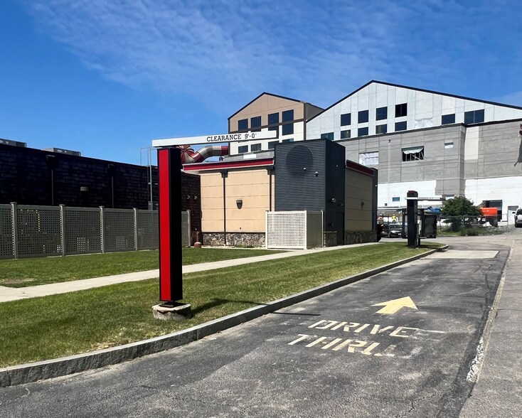 More Photos Of 101 Trolley Line Blvd, Mashantucket Service Station For Lease