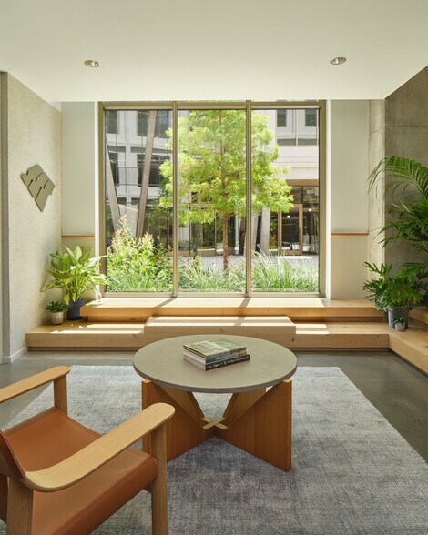 More Photos Of 3232 E Cesar Chavez St, Austin Unknown For Lease