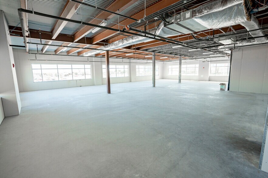 More Photos Of 404 Veterans Airpark Ln, Midland Office For Sale