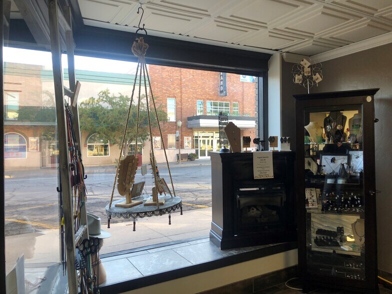 More Photos Of 1037 Main St, Evanston Storefront Retail Office For Sale