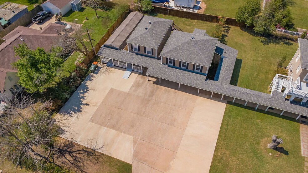More Photos Of 313 E Charnwood St, Tyler Office For Lease