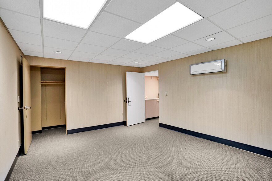More Photos Of 780 Laurel St, San Carlos Bank For Lease