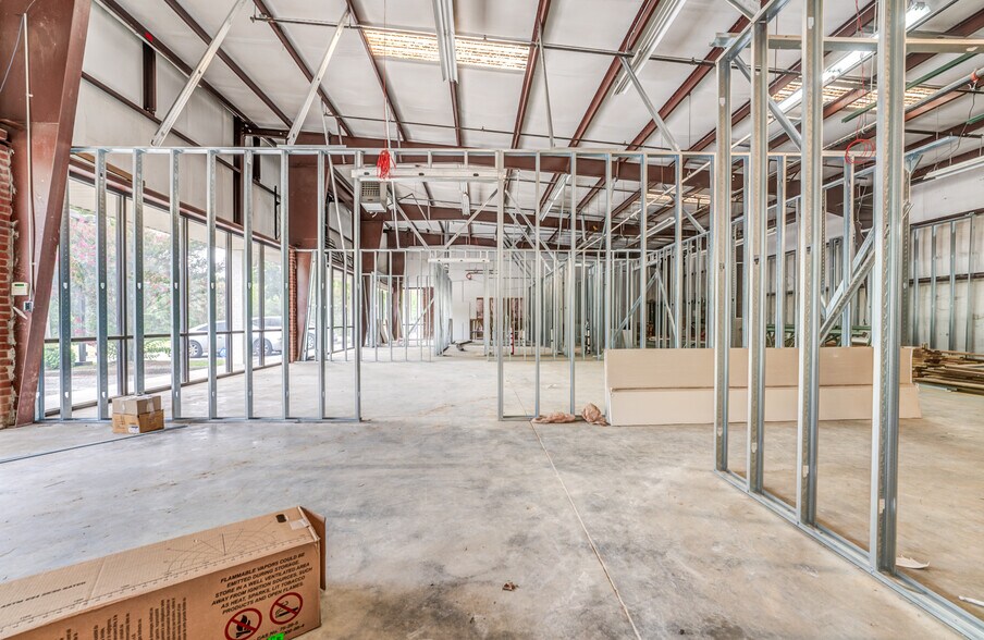 More Photos Of 9875 Huff Puff Rd, Lakeland Freestanding For Lease